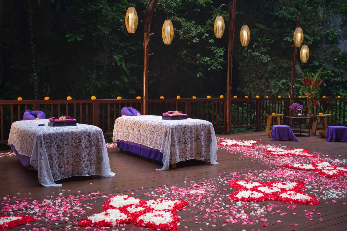 Signature Spa on the River 180’ 